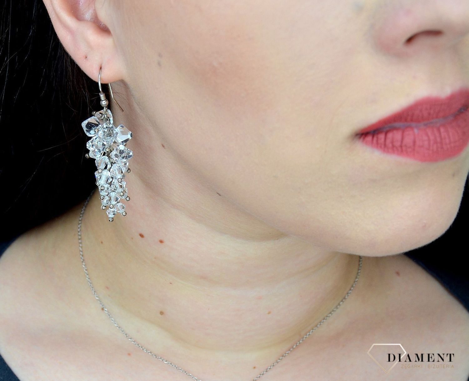 Kolczyki srebrne wiszące z kryształami Swarovskiego KR 2 384.jpg